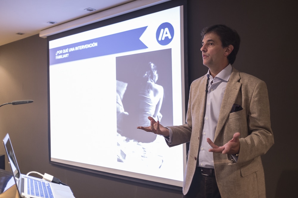 jose luis martinez intervencionista familiar en adicciones durante su exposicic3b3n en las jornadas sobre adicciones madrid 2014 11